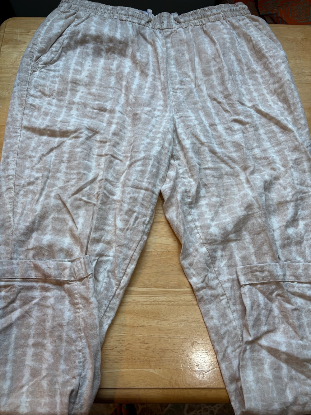 Old Navy Women's Wide-Leg Tie-Dye Pants in Light Taupe and White